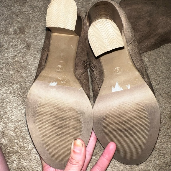 Knee-high heeled boots - Picture 3 of 4